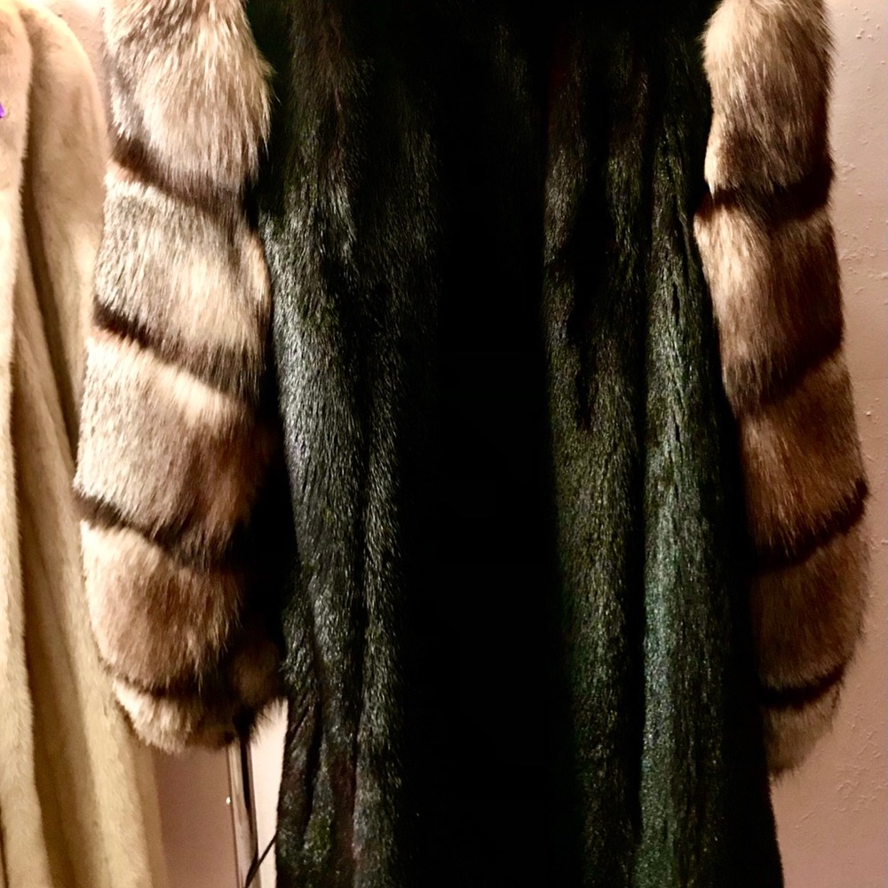 SOLD!  Behind Every Fabulous Woman is a High Quality FUR - Picture 5 of 8